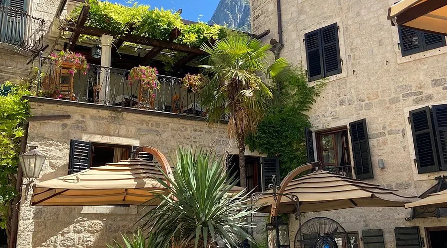 Hotel Monte Cristo courtyard