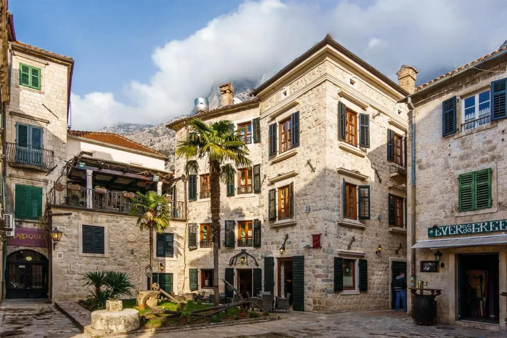 Hotel Monte Cristo exterior — Kotor Old Town