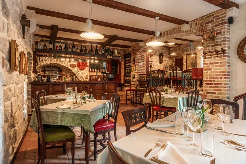 Restaurant dining room stonework — Hotel Monte Cristo