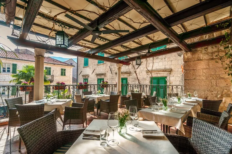 Restaurant terrace — Hotel Monte Cristo