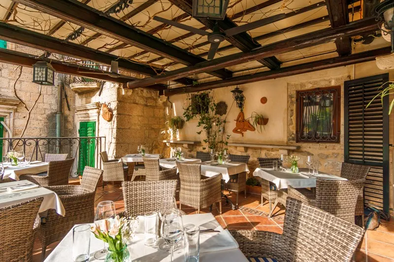 Restaurant wine bar — Hotel Monte Cristo