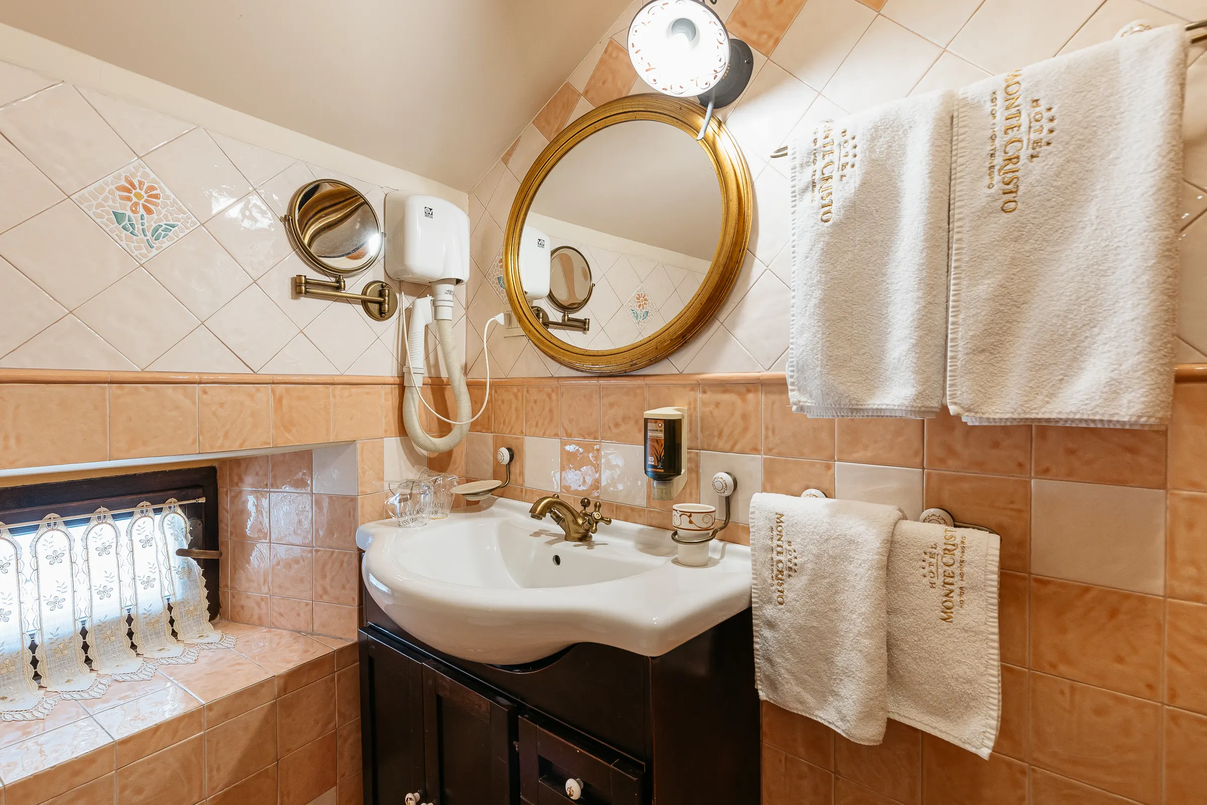 Studio / Attic Apartment 3