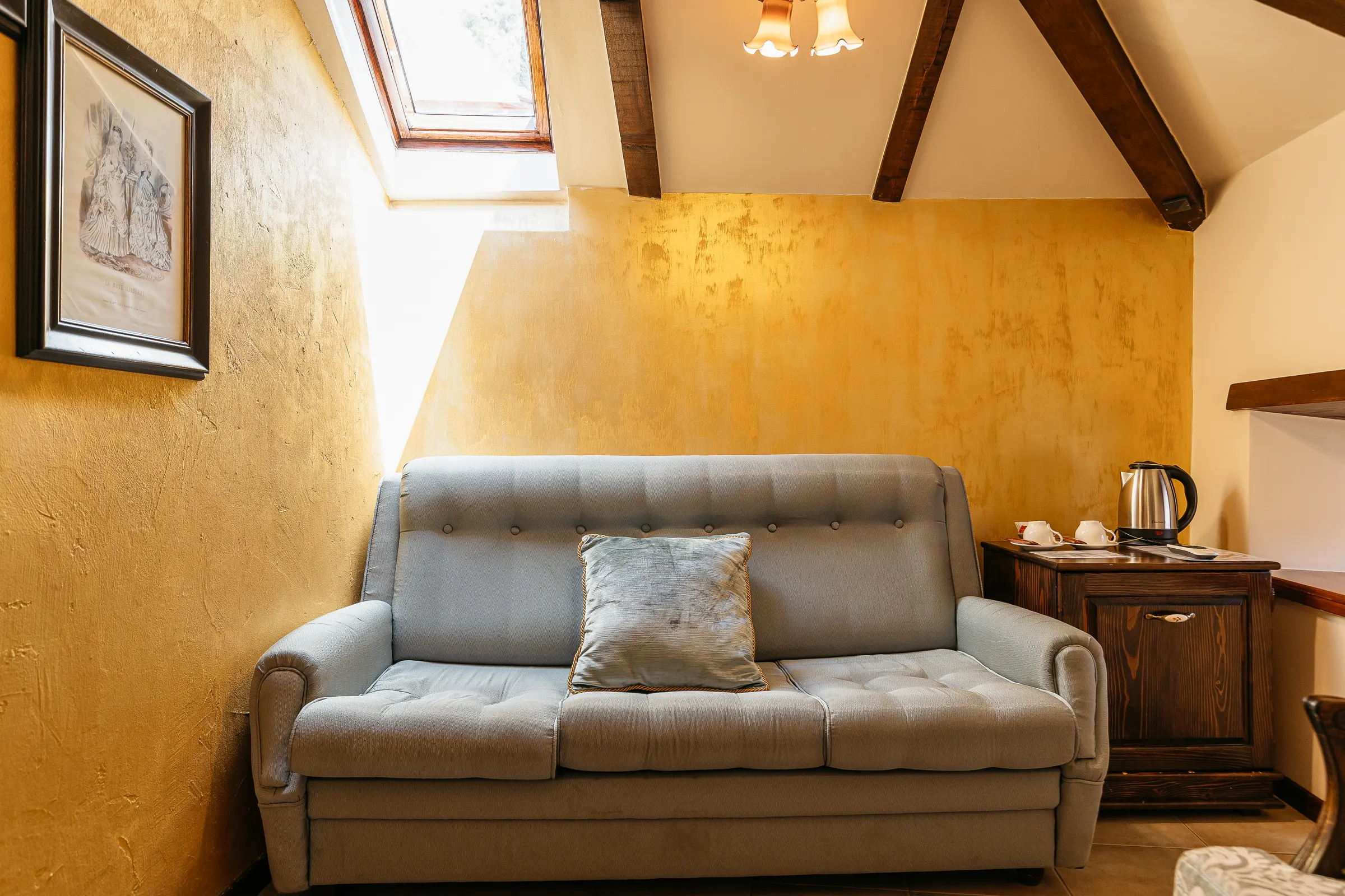 Studio / Attic Apartment 5