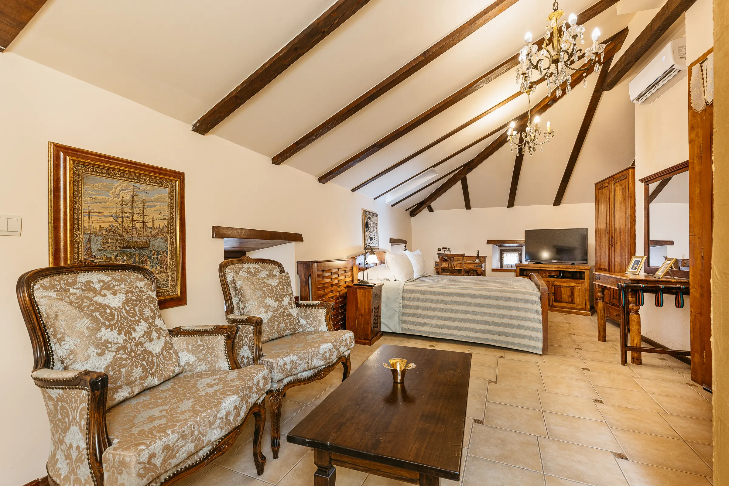 Studio / Attic Apartment 6