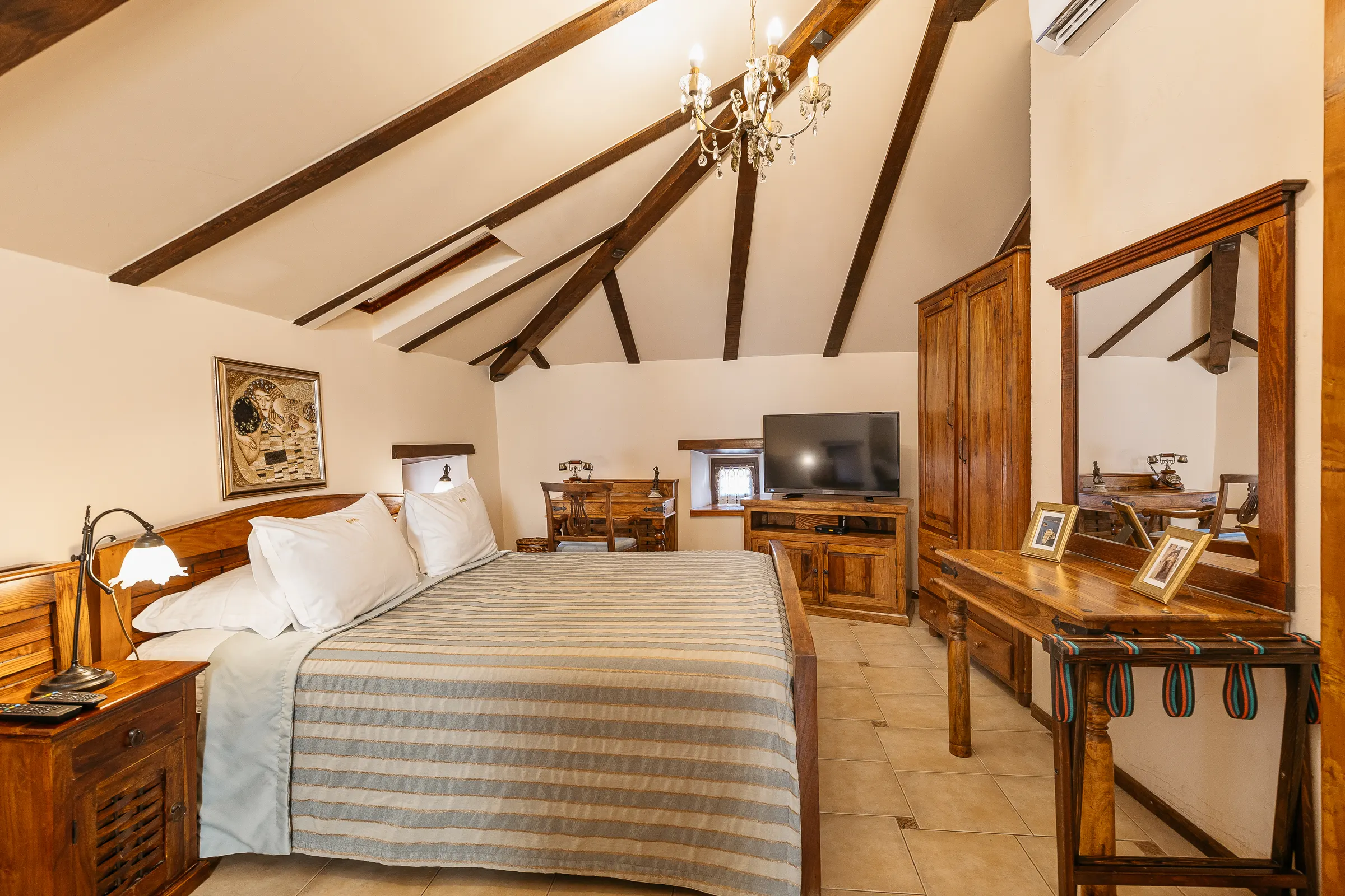 Studio / Attic Apartment 7