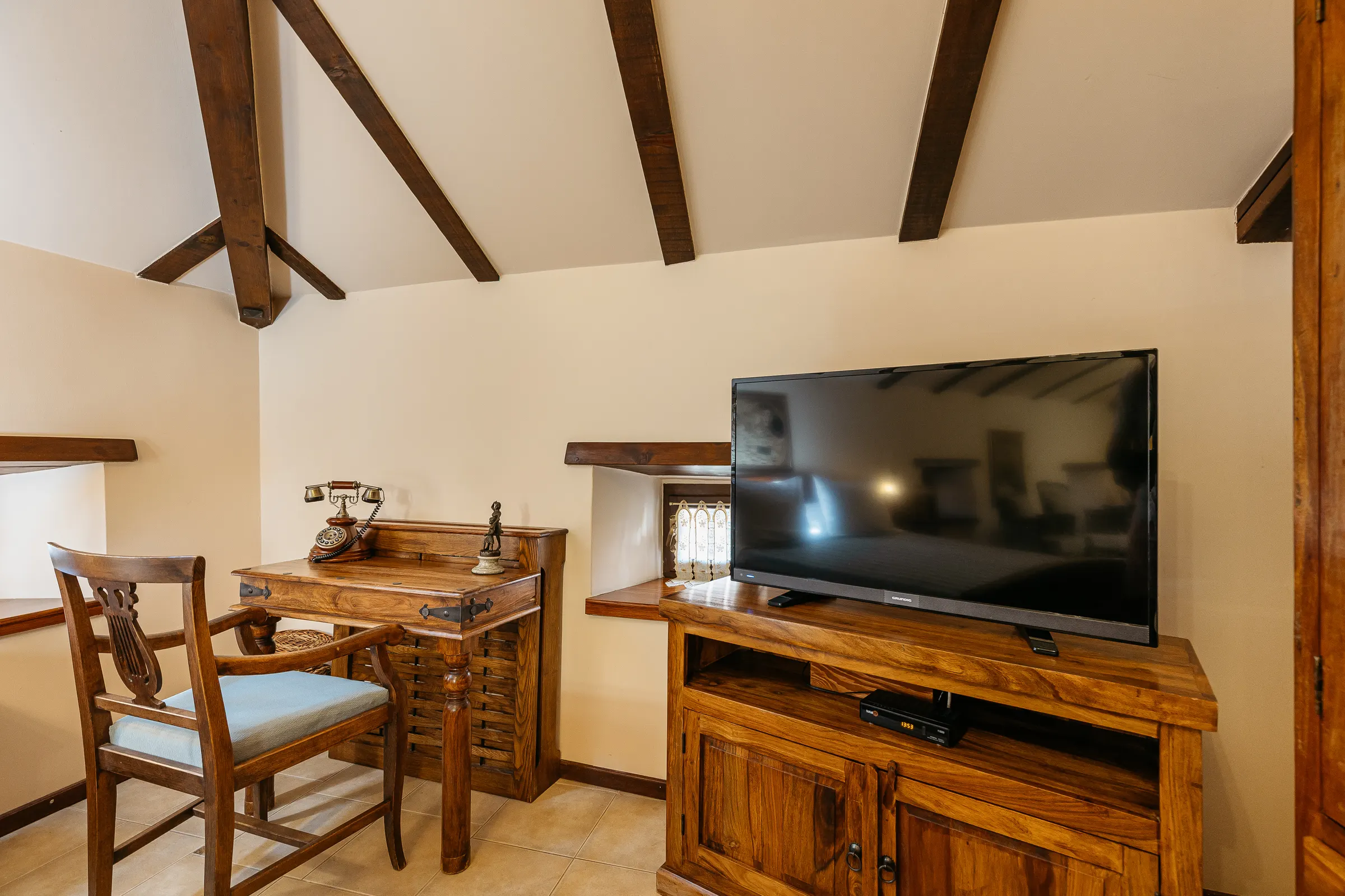 Studio / Attic Apartment 9