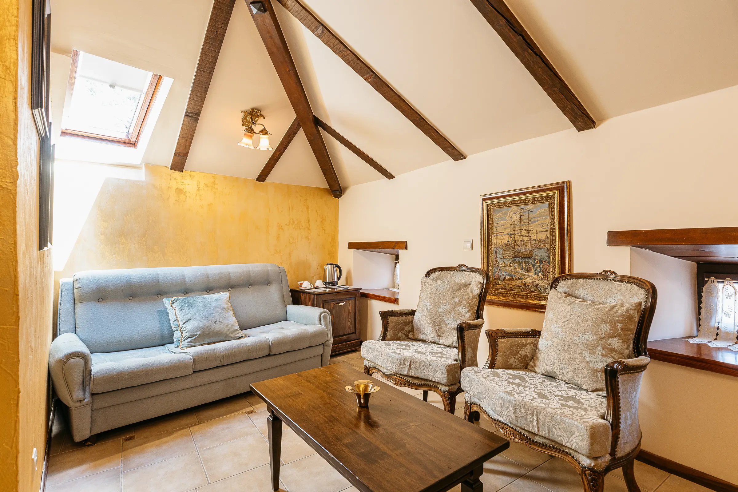 Studio / Attic Apartment 14