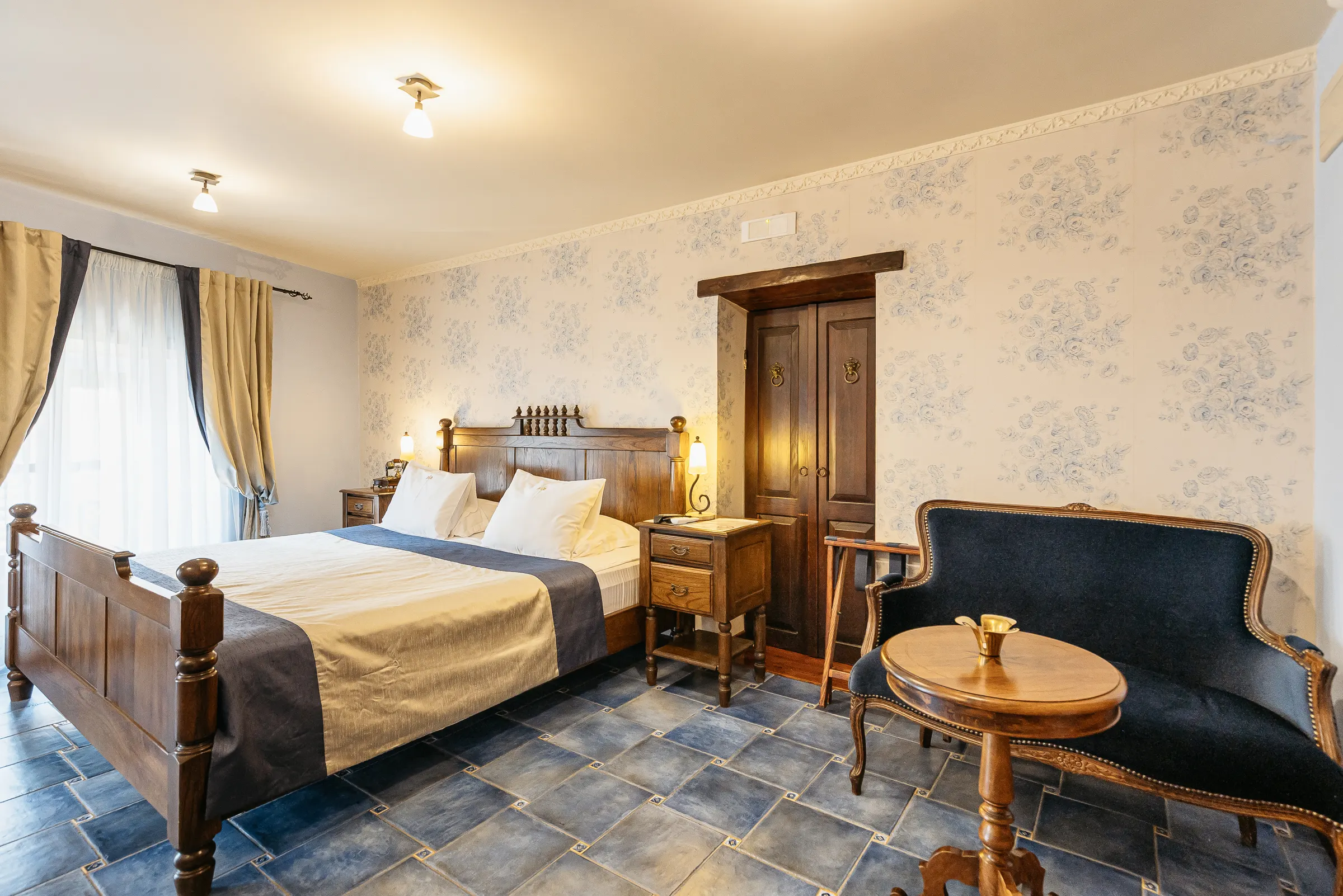 Superior / Deluxe Room 12